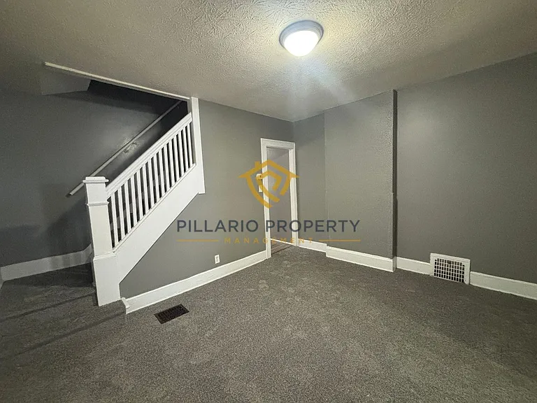 706-708 N Bosart Ave — Photo 10