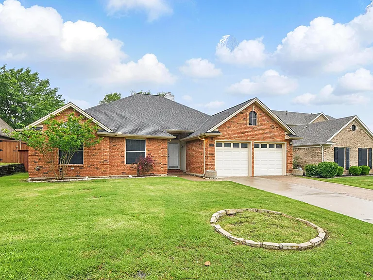 2432 Covington Dr — Photo 5