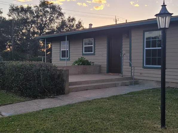 1607 W Broad St, Freeport, TX 77541