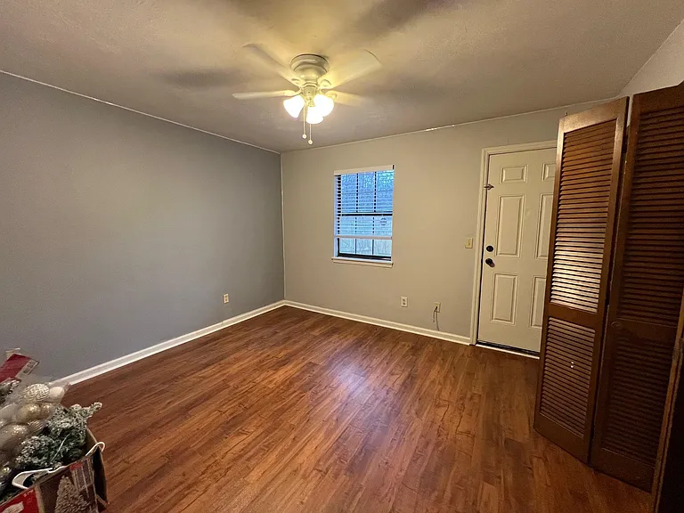 218 White Dr #D — Photo 8