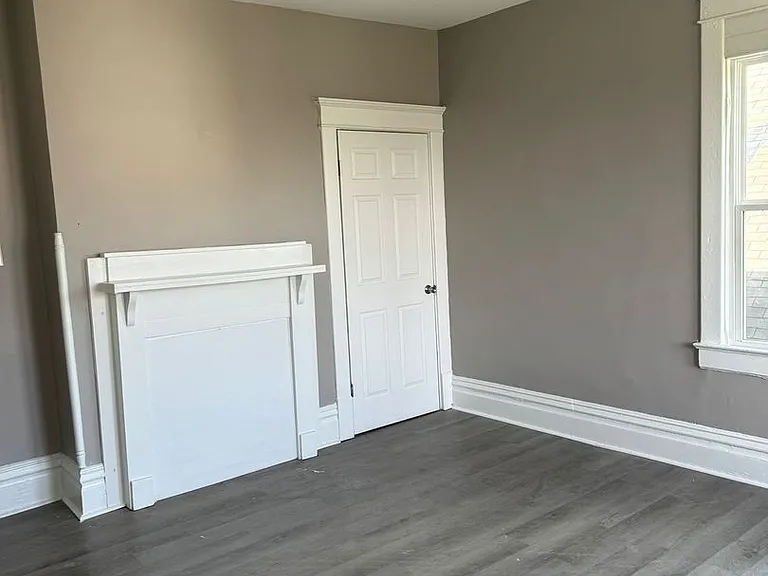 202 S Maple St — Photo 3