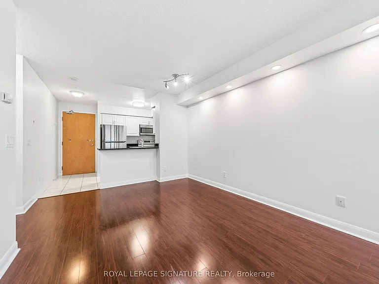 4968 Yonge St #712 — Photo 24