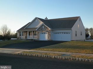 312 Evening Walk Ln, Warrington, PA 18976