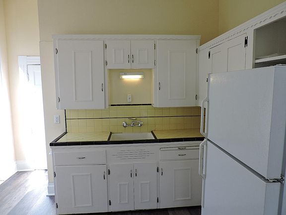 2nd image of 1233 E St APT 1