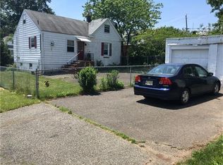 44 Douglas St, Fords, NJ 08863