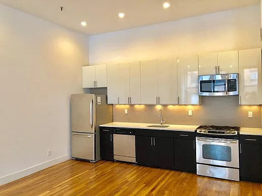 Rented by Buchbinder & Warren | media 22