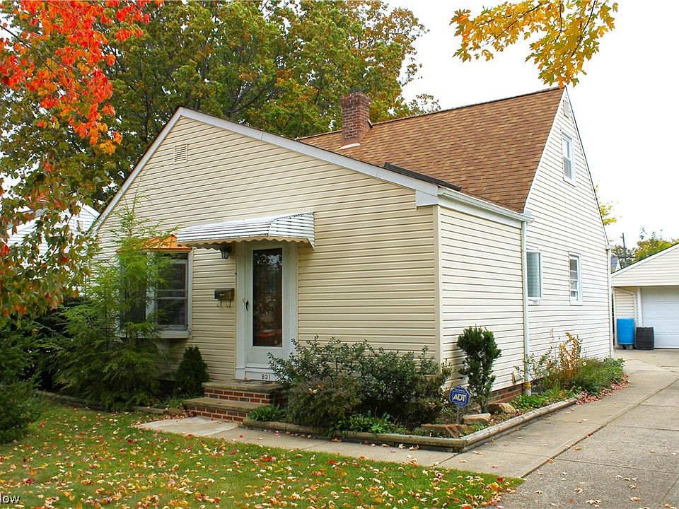 1st image of 831 E 258th St