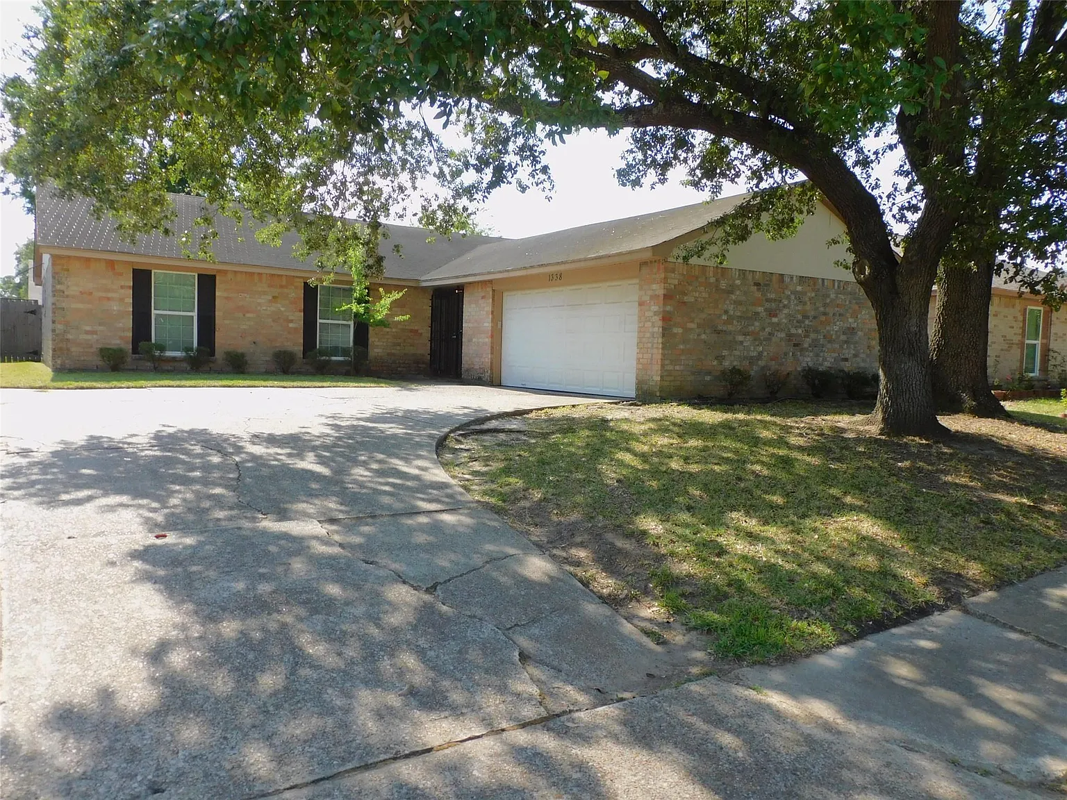 3 bed, 2.0 bath, 1664 sqft, $1,850 — Photo 2
