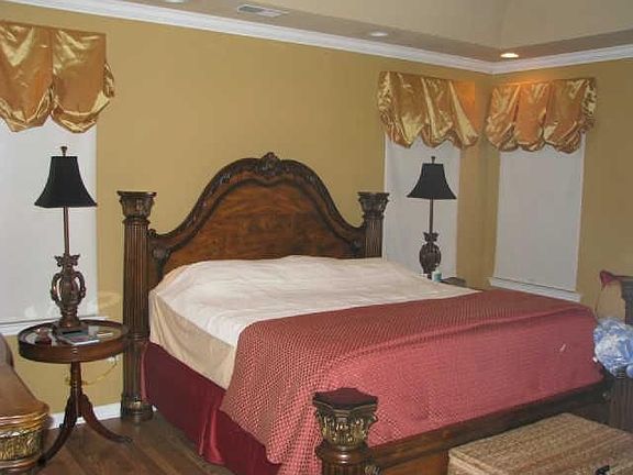 3rd image of 142 Horseshoe Ct