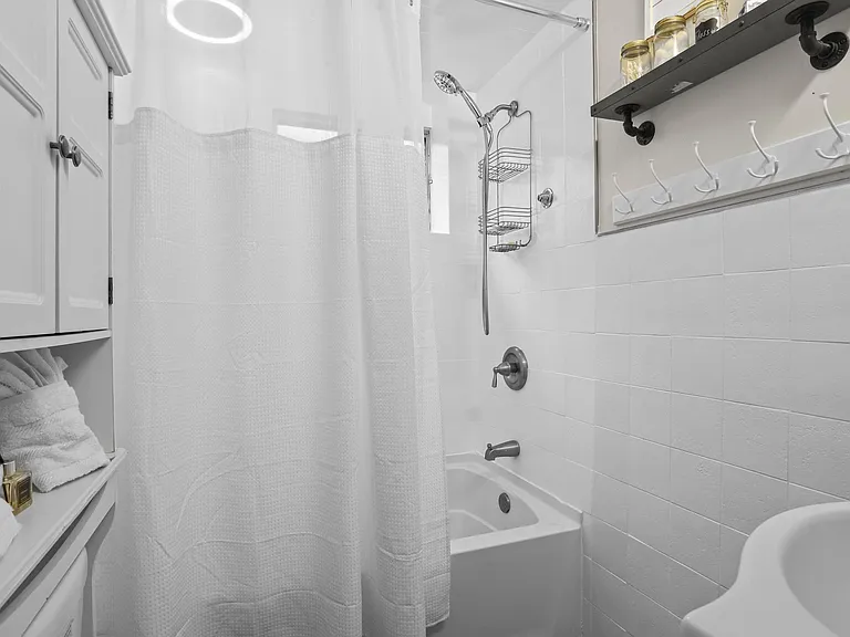3346 Livingston St — Photo 23