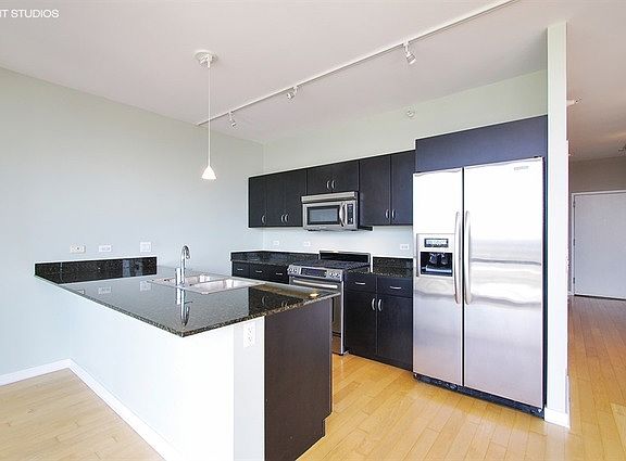 5th image of 860 W Blackhawk St Unit 2601