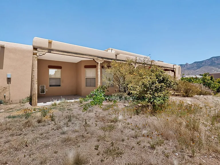 10900 San Francisco Rd NE — Photo 38