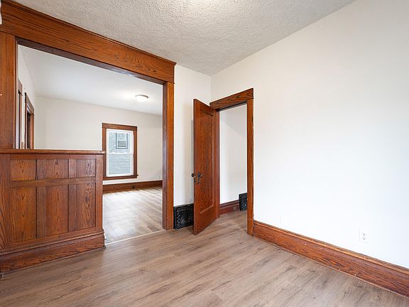 5th image of 223 Territorial Rd W