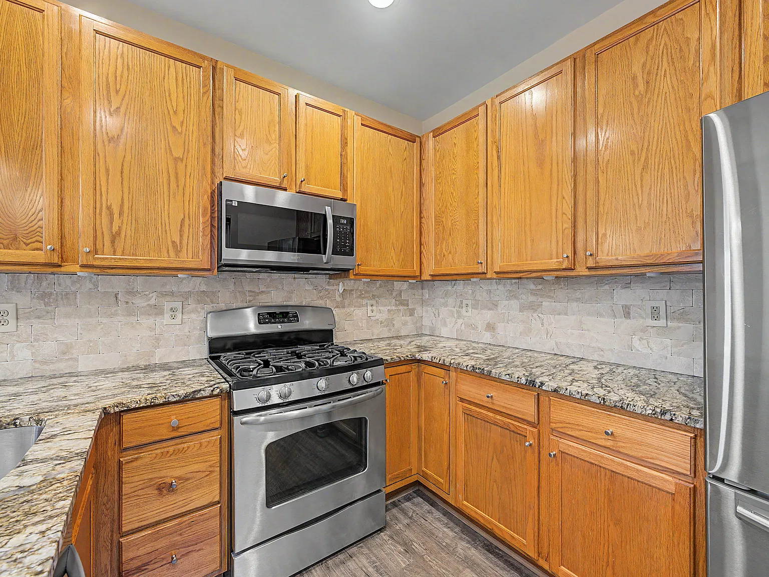 2 bed, 1501 sqft, $2,700 — Photo 3