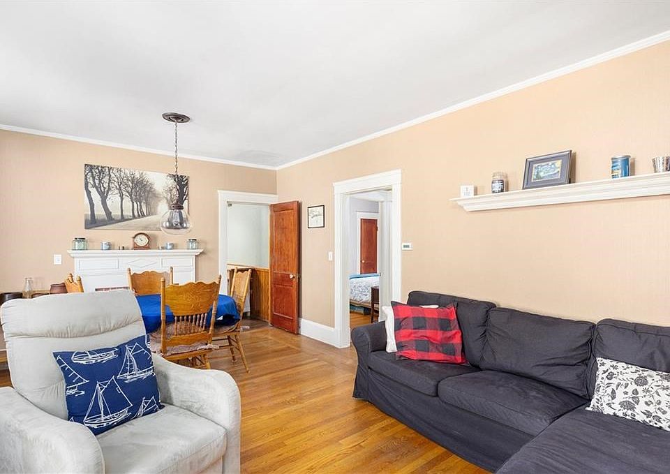 1st image of 621 Fruit Hill Ave