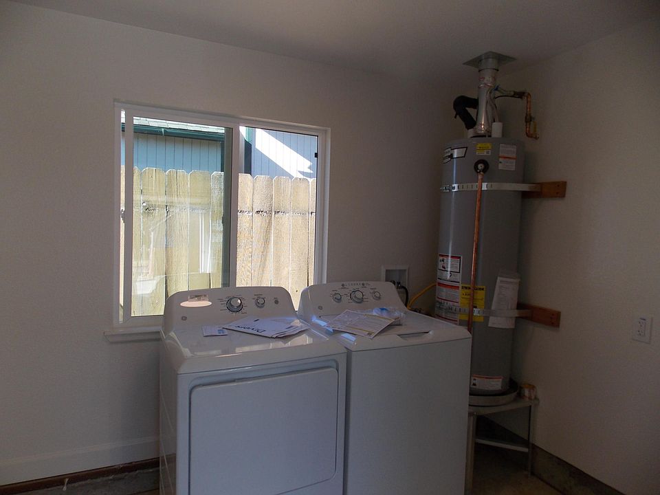 1st image of 380 Reis Ave #384