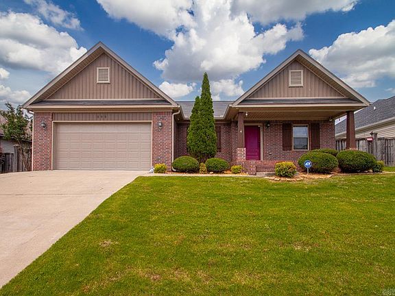 3rd image of 608 Surrey Ln