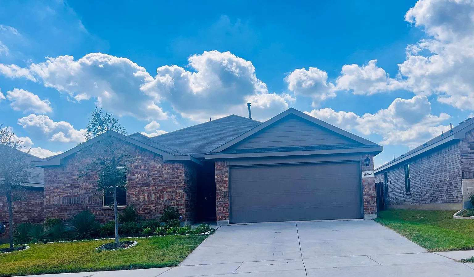 3 bed, 1452 sqft, $2,100 — Photo 1