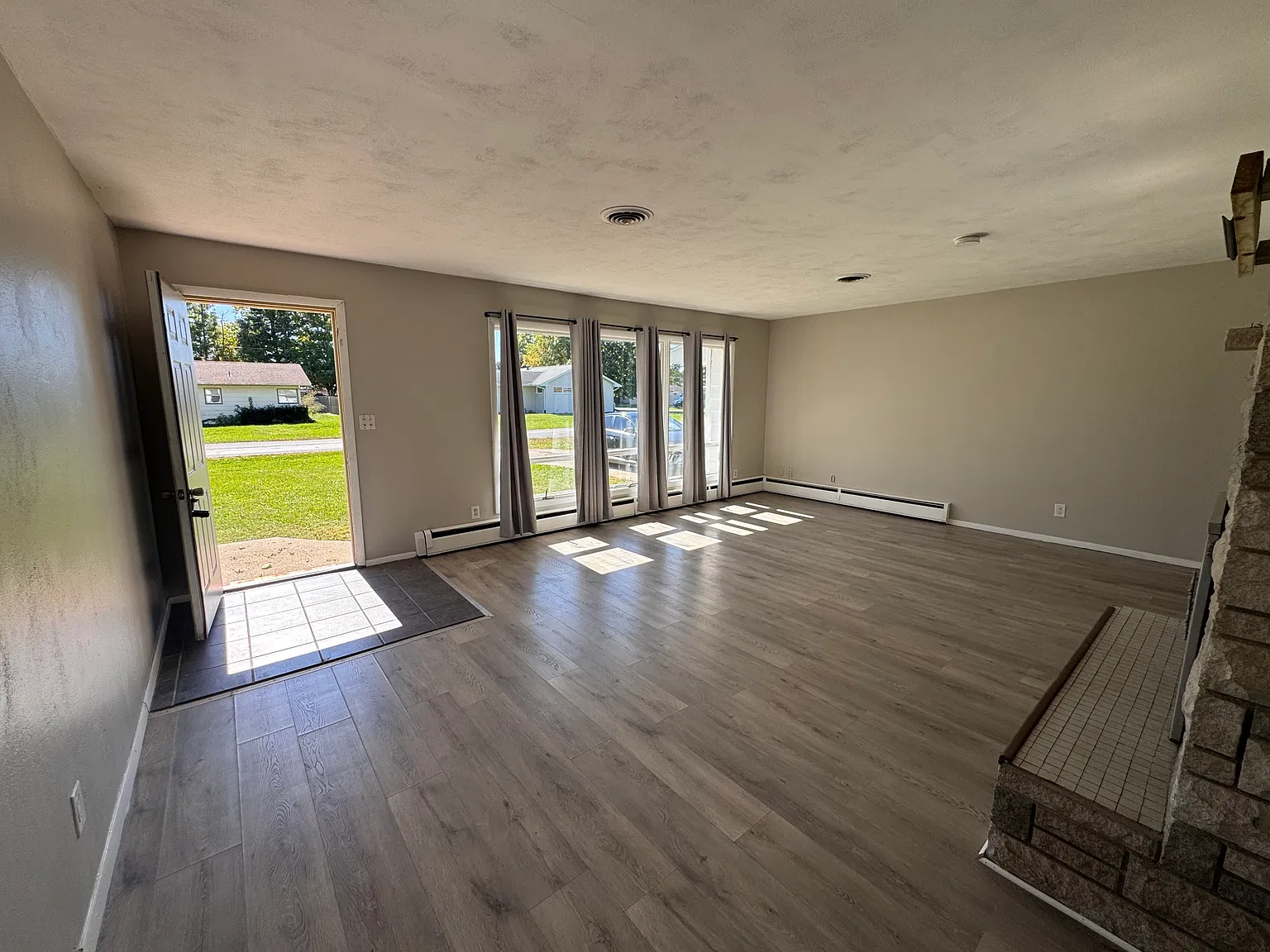 3 bed, 1285 sqft, $1,700 — Photo 3