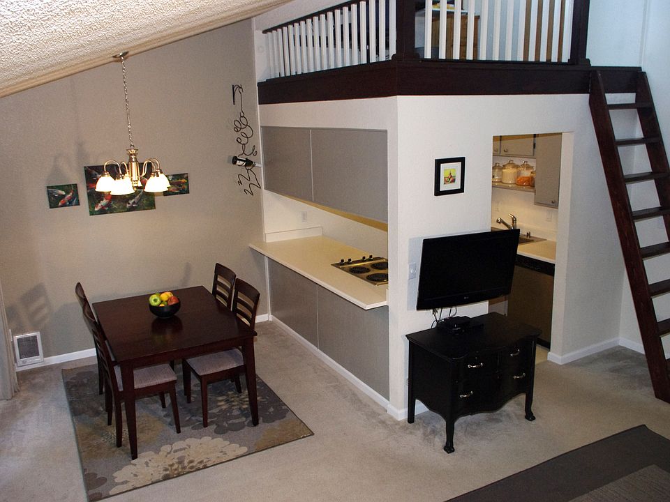 1st image of 19851 25th Ave NE APT 320