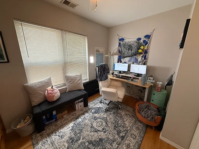 1642 W Fletcher St #1 — Photo 9