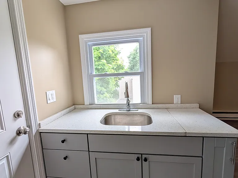 141 6th St #3 — Photo 8