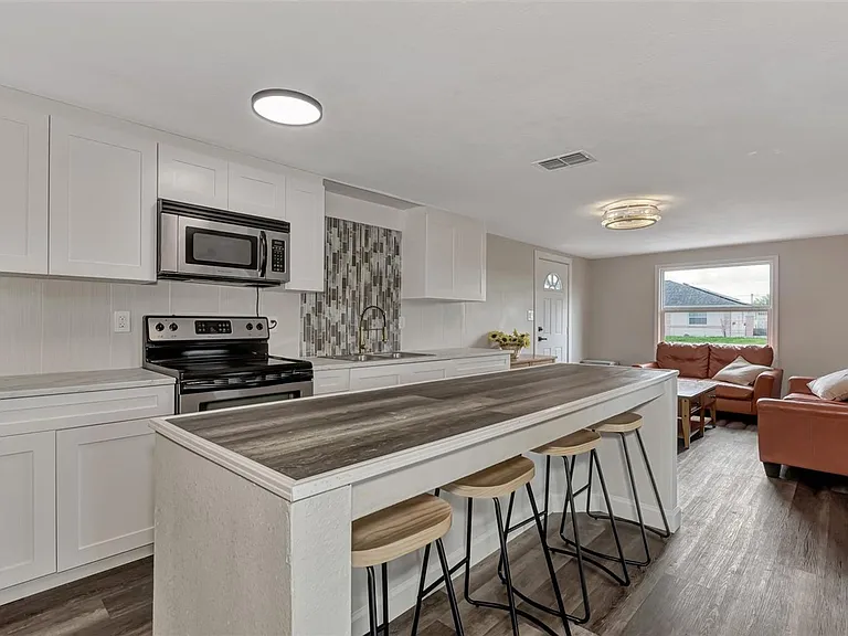 304 San Carlos Ave — Photo 7