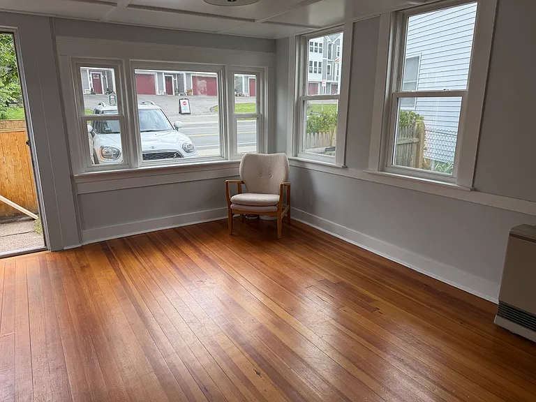 129 Main St — Photo 3