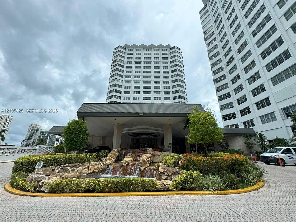 801 Brickell Bay Dr #864