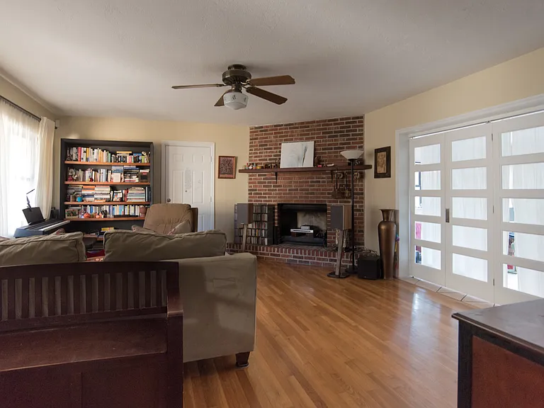 433 E Grant St — Photo 5