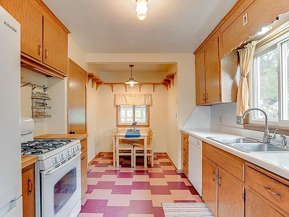 5th image of 4033 16th Ave S