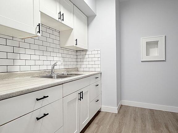 2nd image of 524 Pitt St W #104