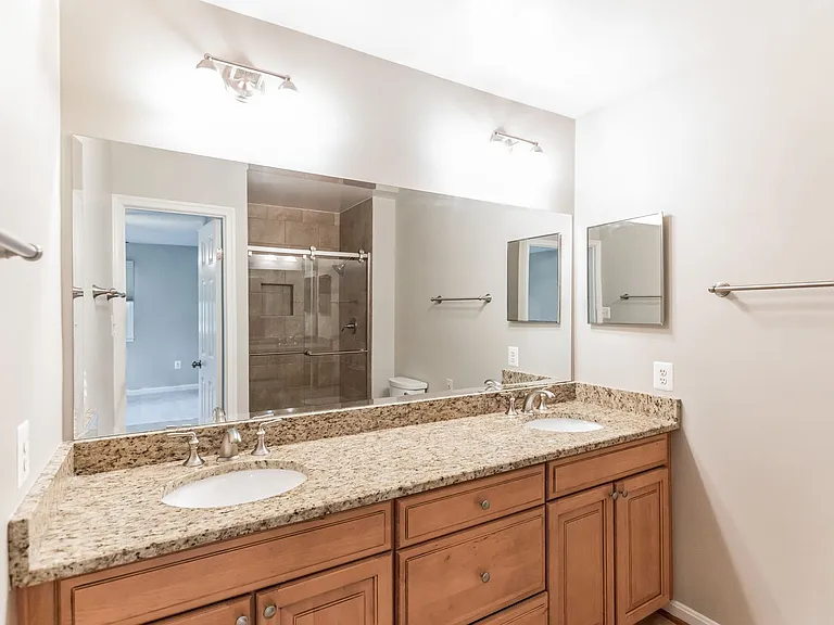 5335 Lake Cove Ct — Photo 19
