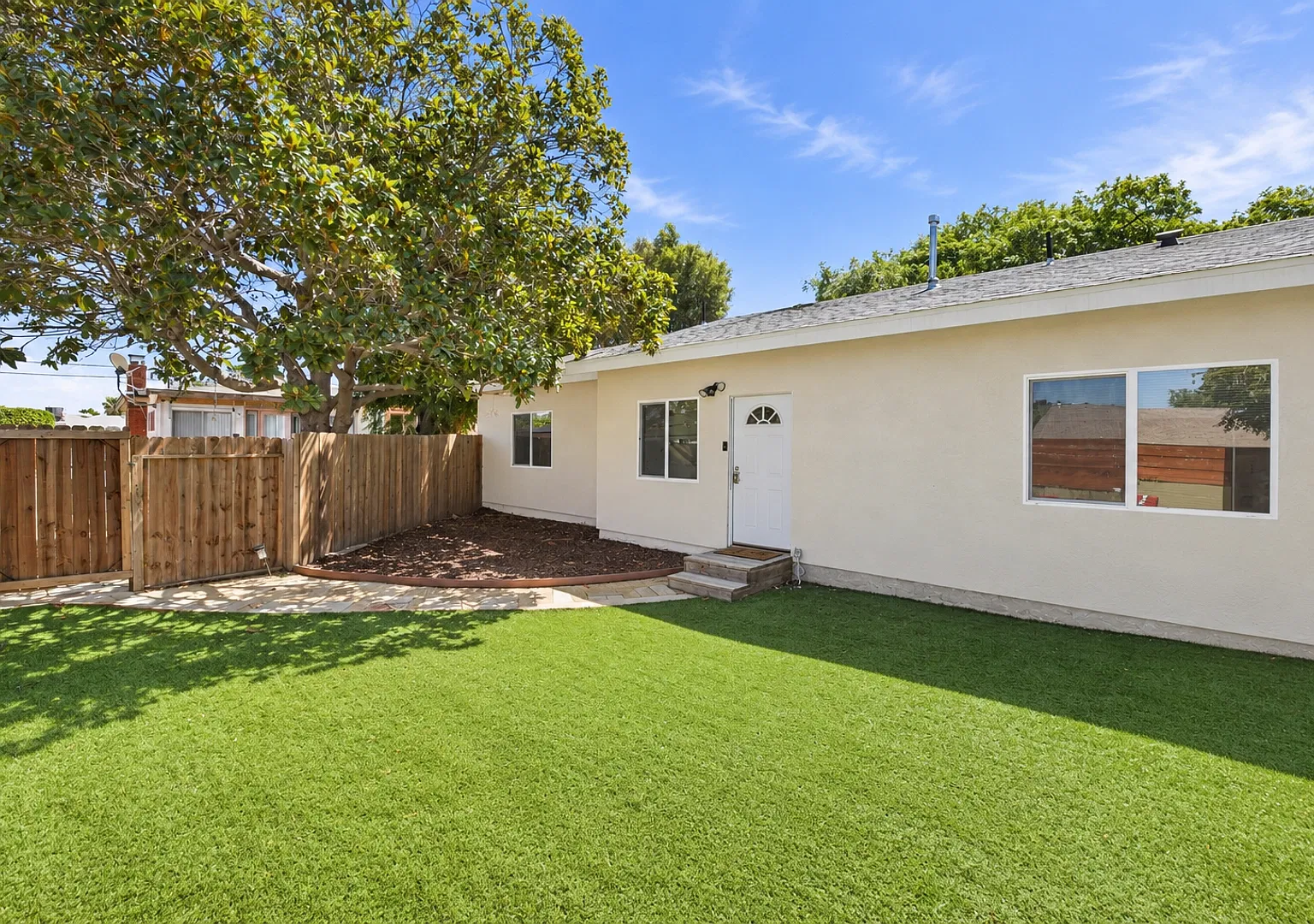 Tucked away with turfed yard! — Photo 1