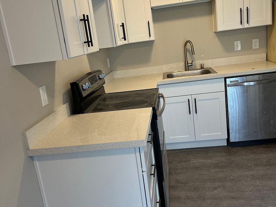 1st image of 925 18th St NE #B