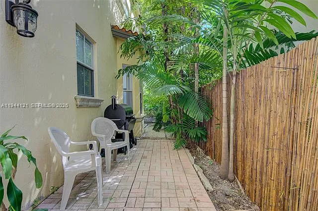 4867 Ponce De Leon Blvd — Photo 24