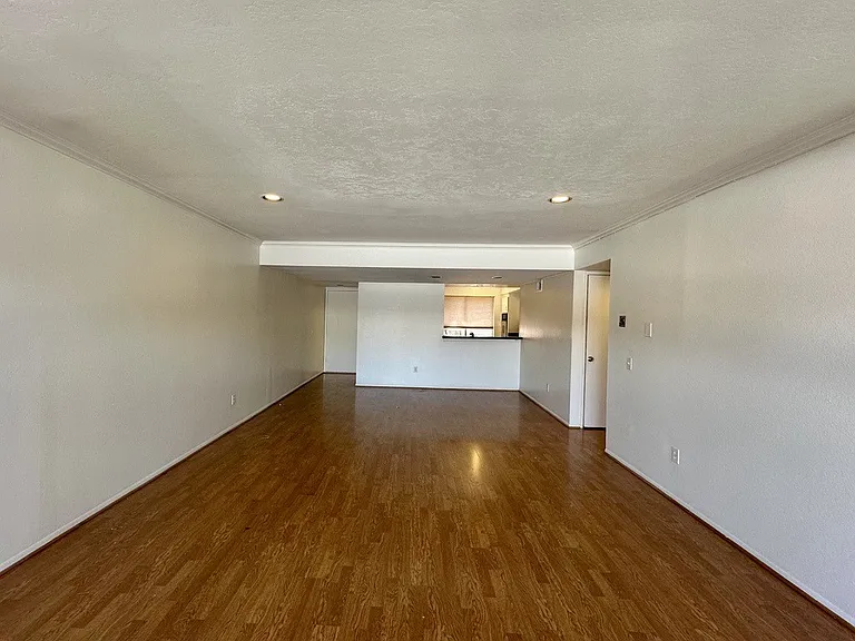 500 S Oak Knoll Ave #34 — Photo 8