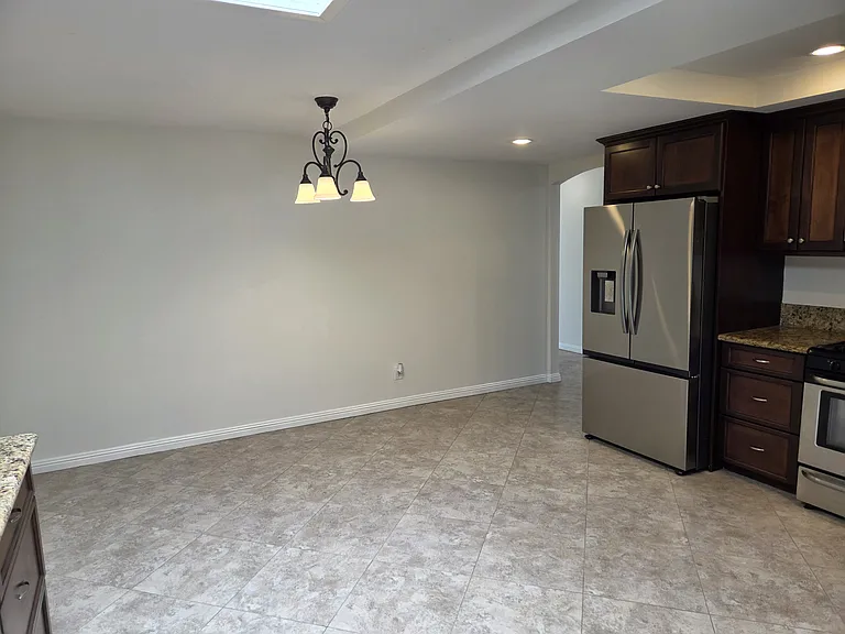 1037 Alta Vista Dr — Photo 9