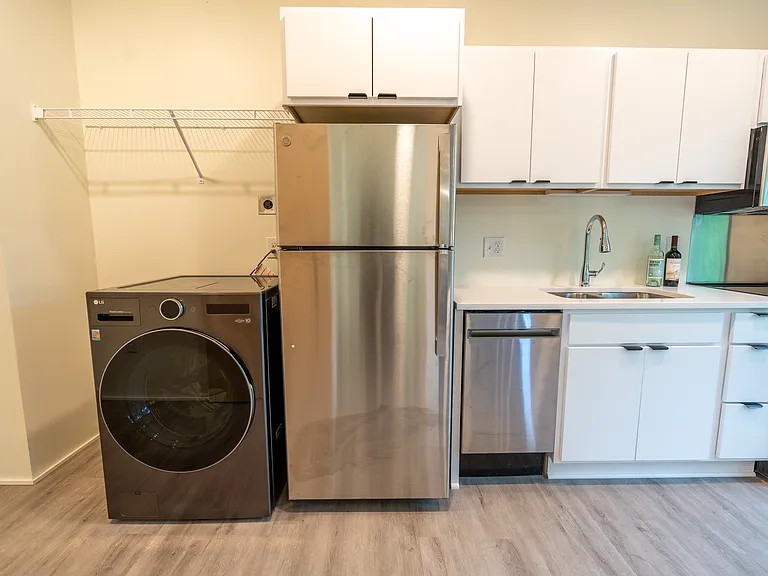 2716 Grand Ave S #102 — Photo 8