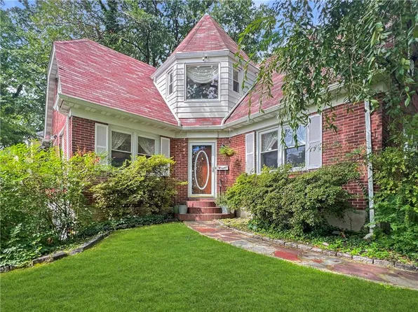 34 Holsman Rd, Staten Island, NY 10301
