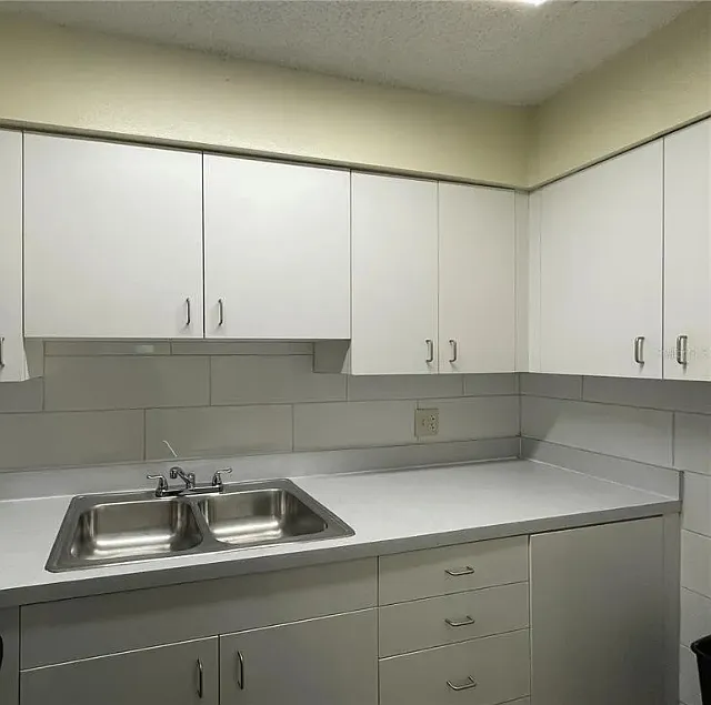 2 bed, 1100 sqft, $1,700 — Photo 4
