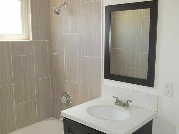 4th image of 612 S 32nd St #616