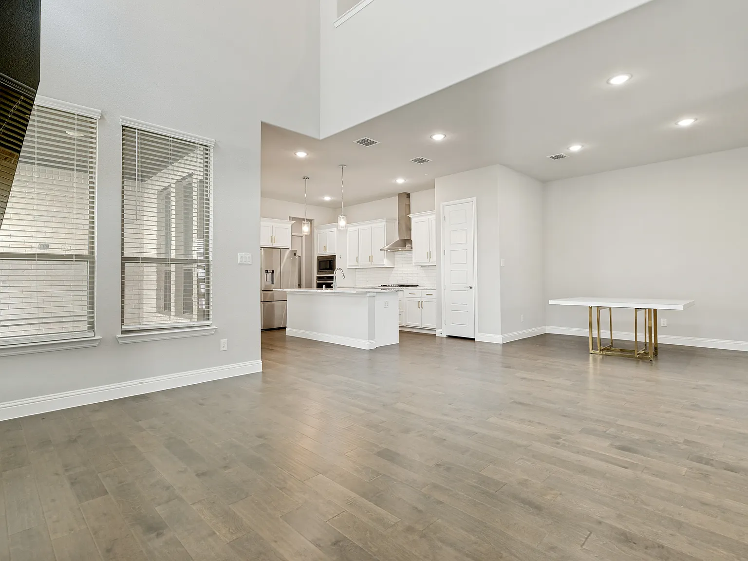 4 bed, 2717 sqft, $3,250 — Photo 4