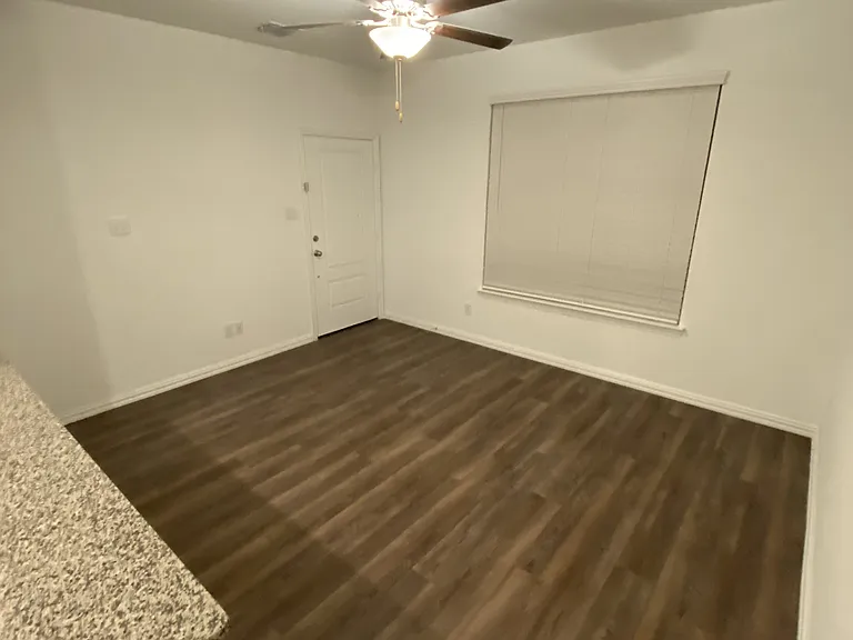 1022 Rosewood St — Photo 3