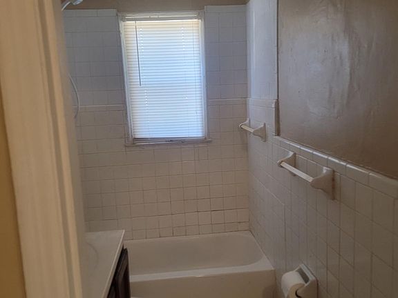 5th image of 1478 S Montgomery St