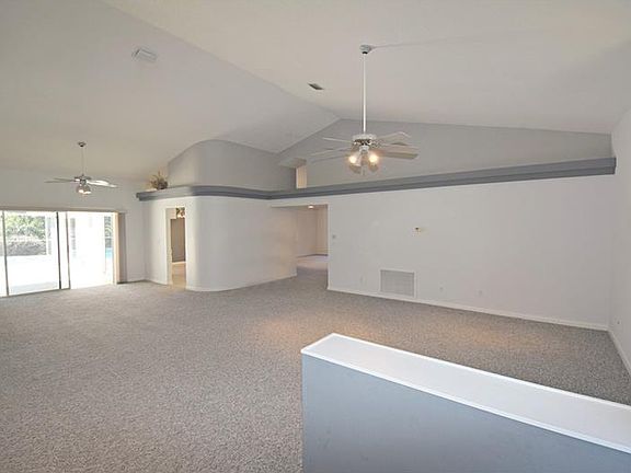 5th image of 12645 Katherine Cir