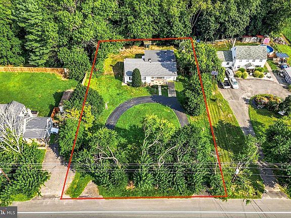 3rd image of 1399 Monmouth Rd