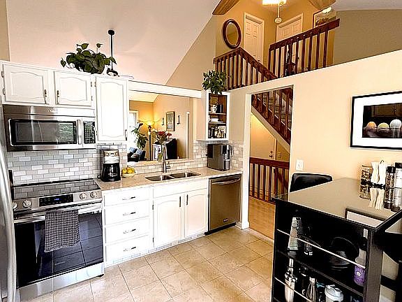 3rd image of 6885 Chaffee Ct