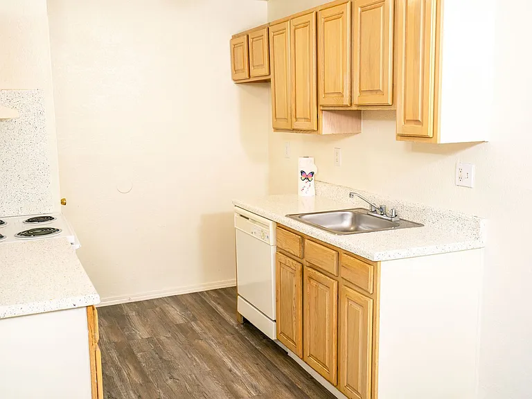 Tamarack Place Apartments — Photo 9