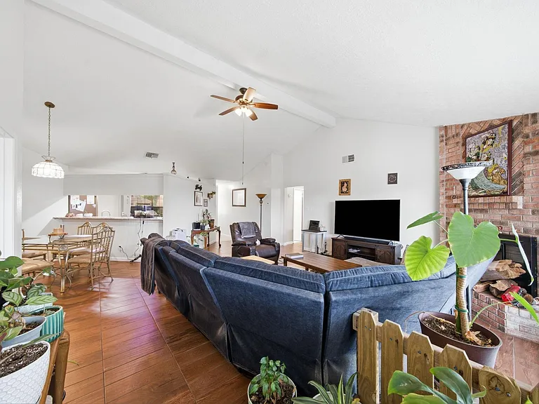 411 Forest Hills Dr — Photo 5